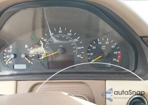 2002 Mercedes-Benz E 320 Special Edition z USA, uszkodzony, nr VIN WDBJF65J52B431463